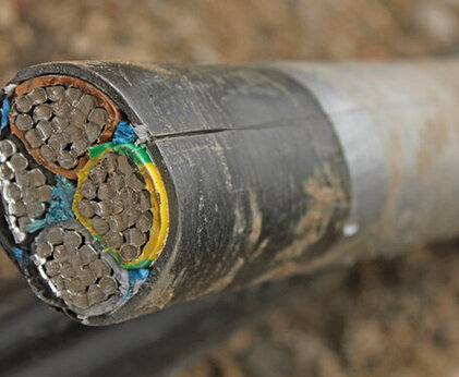 Querschnitt eines Mehrphasen-Leitung Energie Infrastruktur