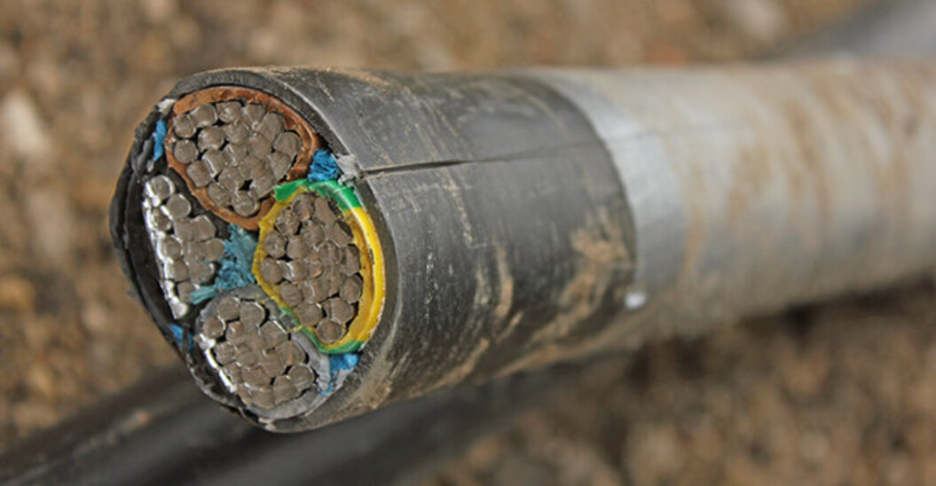 Querschnitt eines Mehrphasen-Leitung Energie Infrastruktur